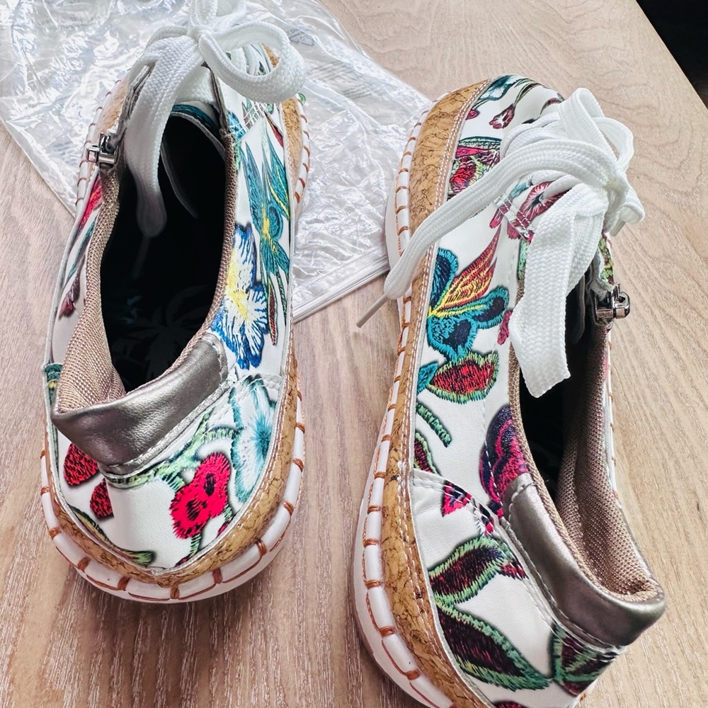 New Women’s Floral Sneakers 9.5 41 - Picture 4 of 6